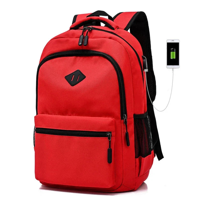 Version rouge du sac à dos avec détails contrastés