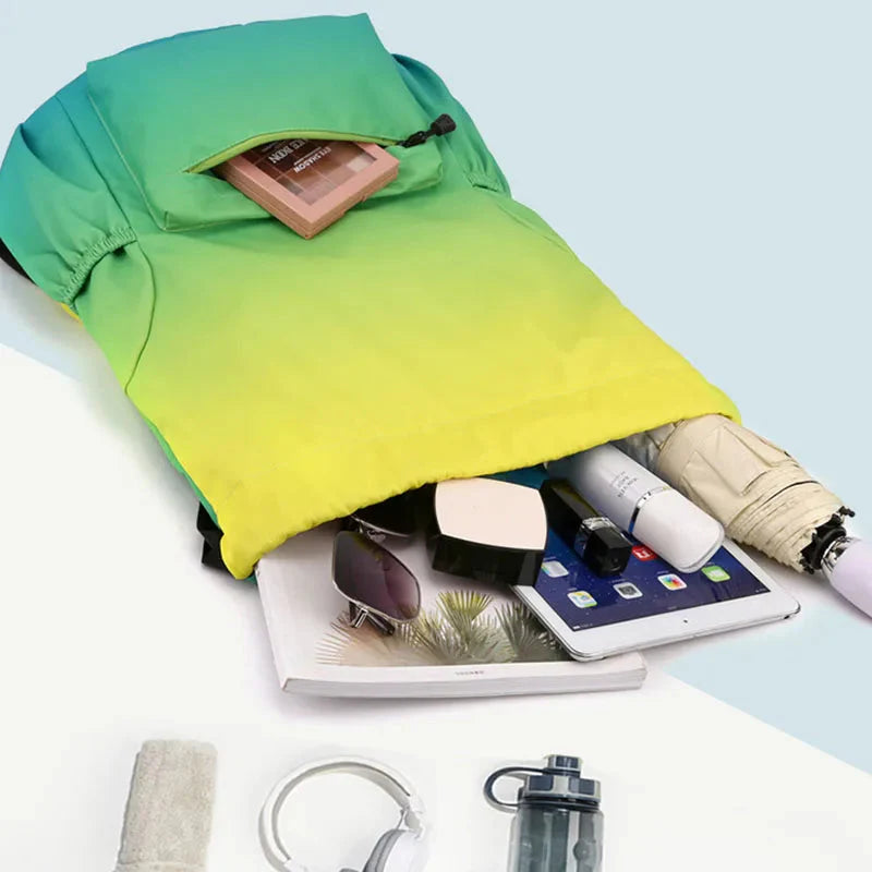 Vue de côté d'un sac à dos imperméable multicolore