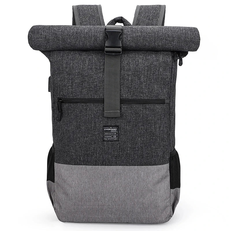 Sac à dos roll-top en coloris anthracite, en vue de face