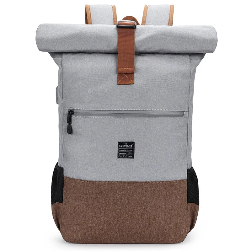 Sac à dos roll-top en coloris gris, en vue latérale