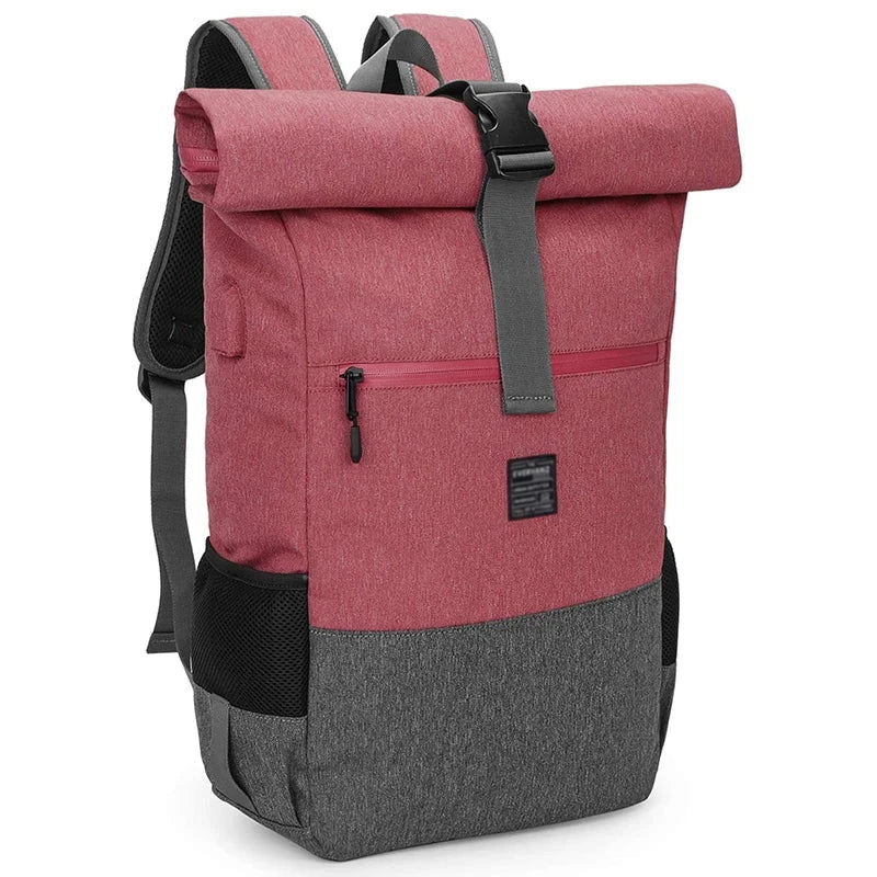 Sac à dos roll-top en coloris rouge, sur fond neutre