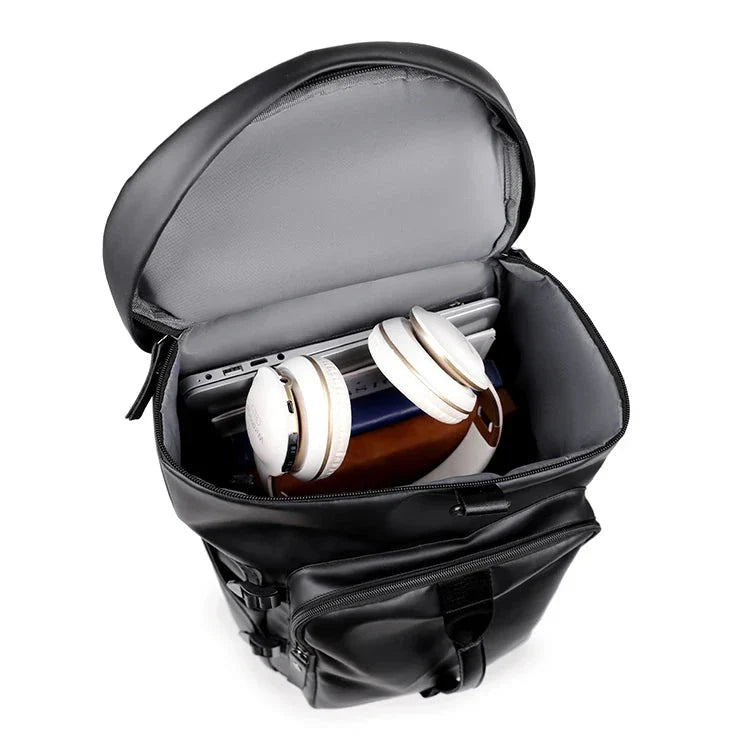 Sac à dos imperméable ouvert montrant l'intérieur spacieux