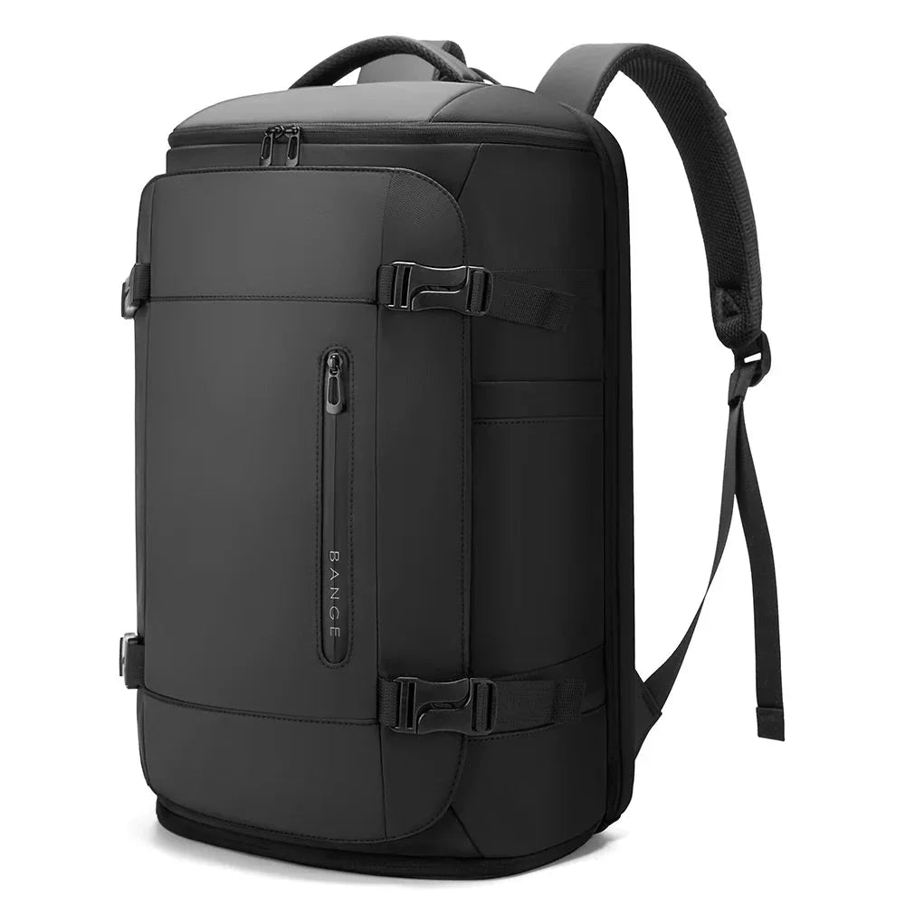 Sac à dos noir posé sur une valise à roulettes