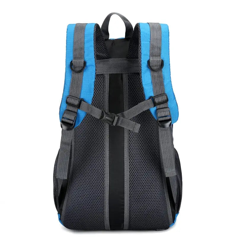 Détail des bretelles rembourrées du sac à dos de voyage 40L