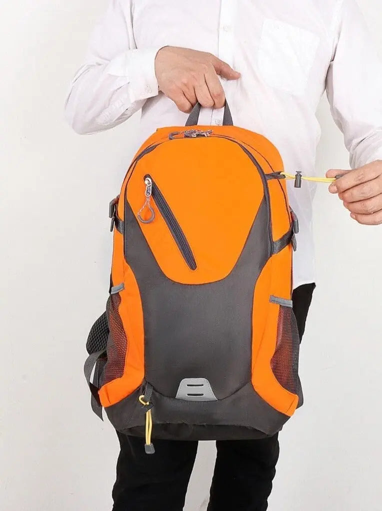 Sac à dos de randonnée 40L avec poches multiples visibles