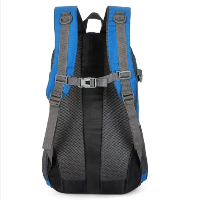 Vue arrière du sac à dos avec détails des bretelles ajustables