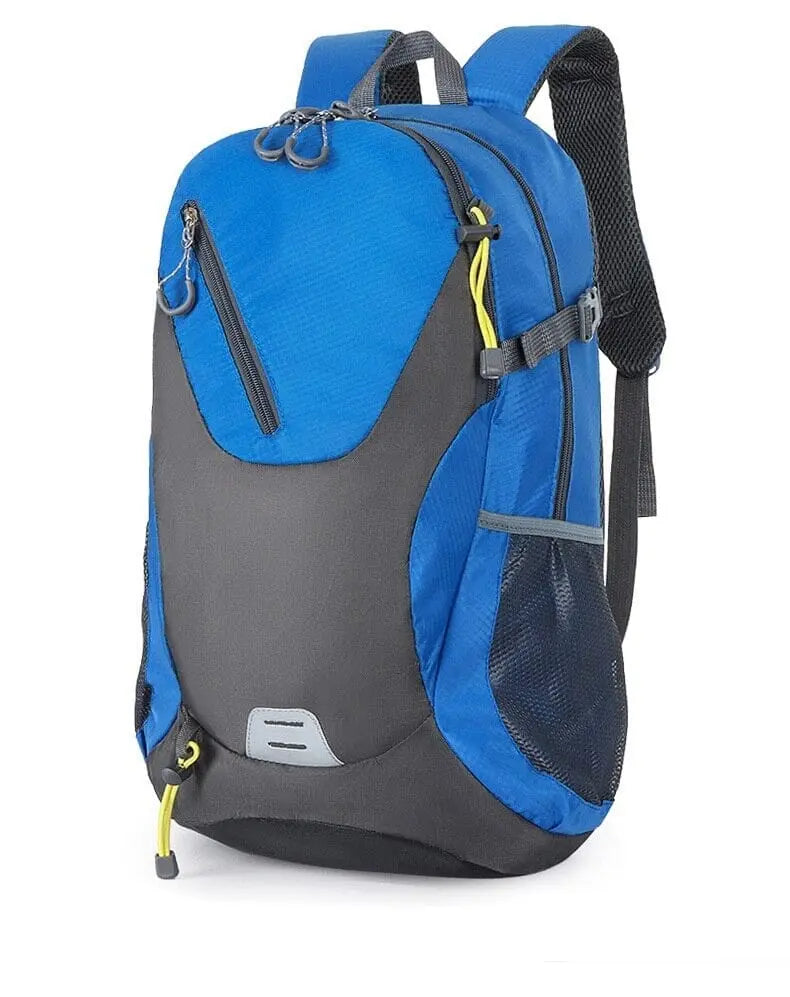 Sac à dos posé sur une surface, montrant sa base renforcée