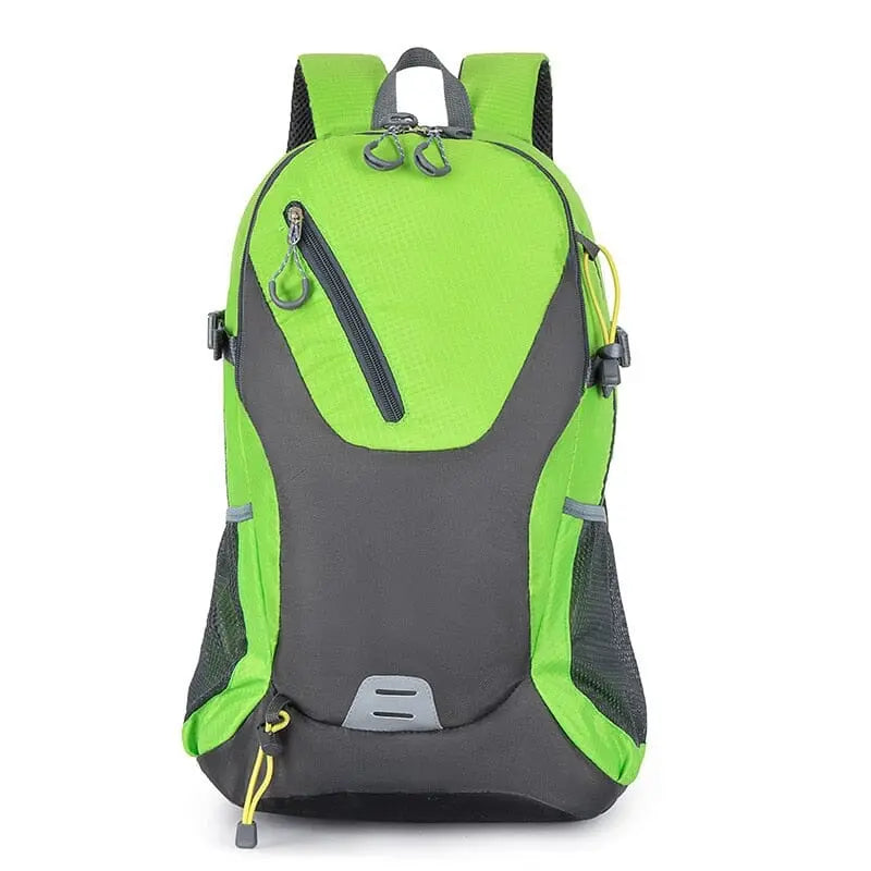 Sac à dos vert, exposant les poches latérales