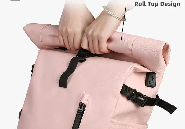 Détail du port USB intégré sur le sac à dos imperméable