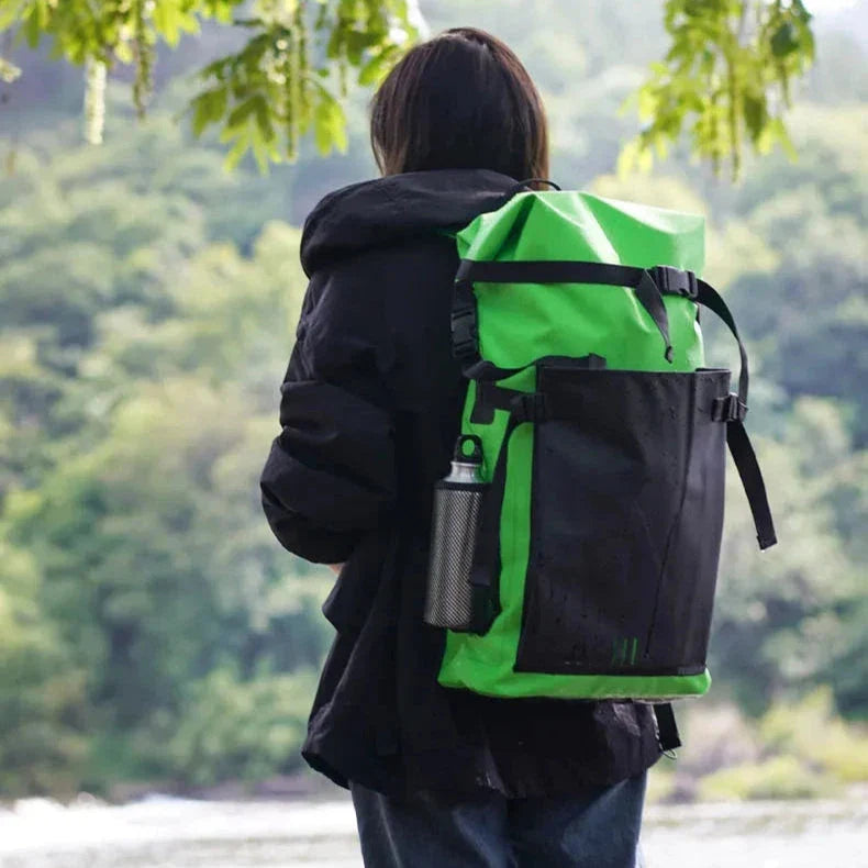 Vue de côté du sac à dos étanche en PVC