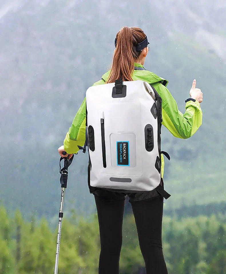 Vue de côté du sac à dos imperméable 30L