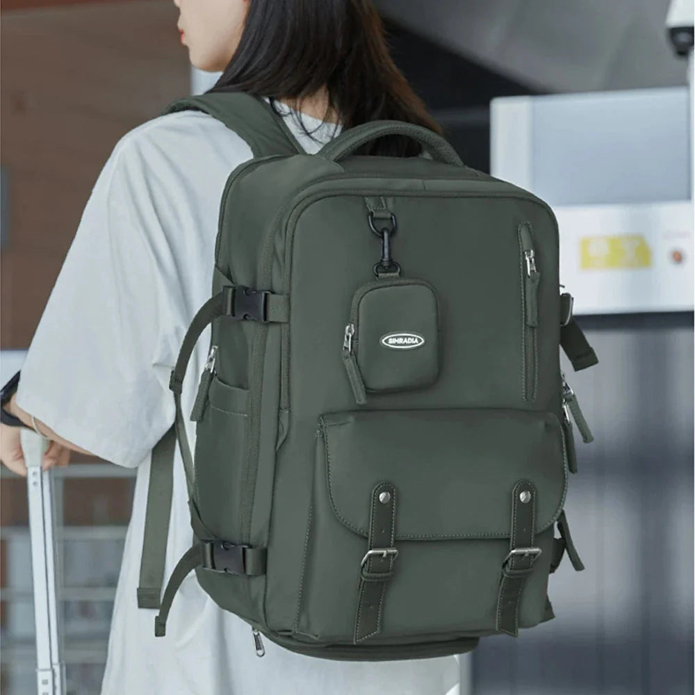 Intérieur spacieux du sac à dos avec poches organisées