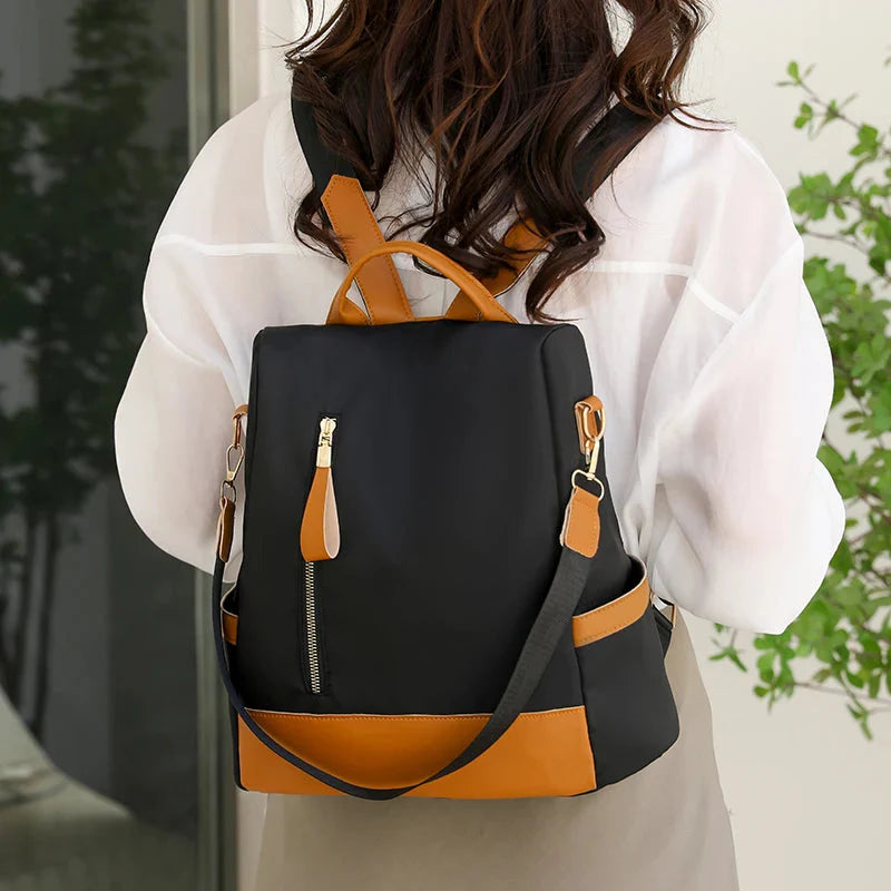 Sac à dos avec fermeture arrière innovante en gros plan