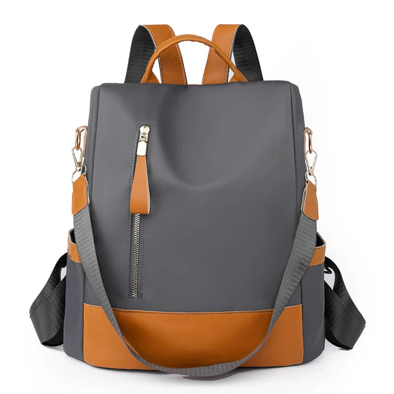 Sac à dos gris avec détails de couture visibles