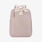 Sac à dos femme en situation de voyage, élégant et pratique