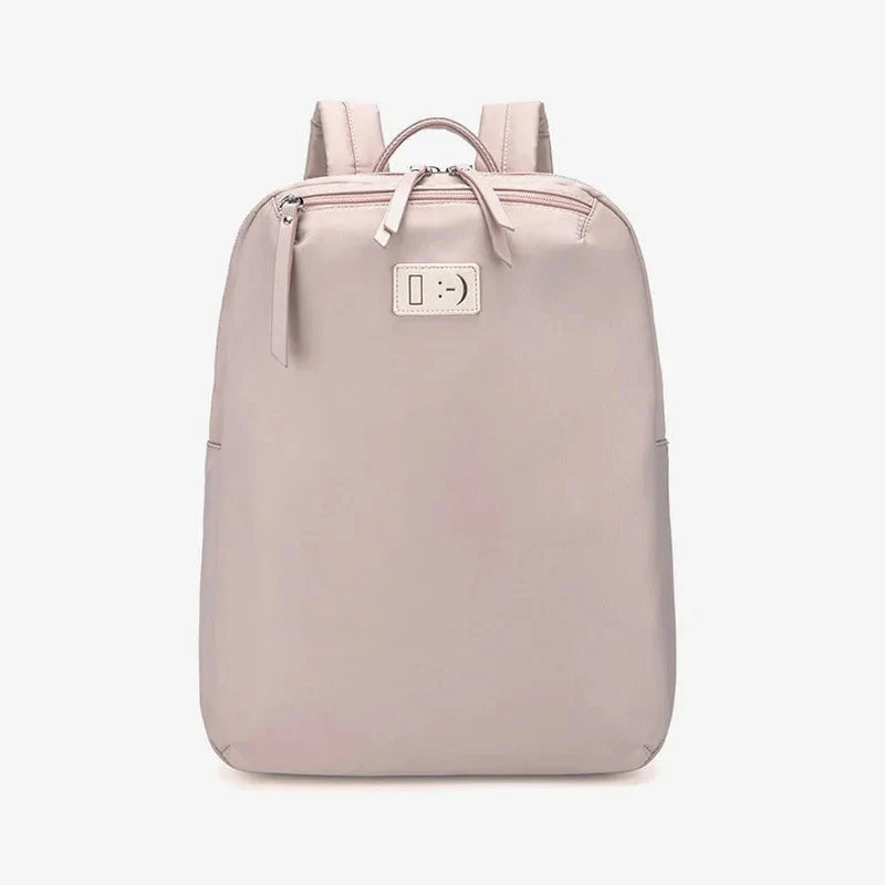Sac à dos femme en situation de voyage, élégant et pratique