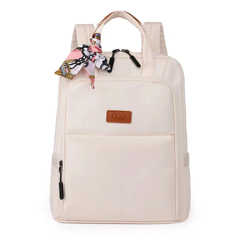 Sac à dos blanc avec détails élégants et modernes