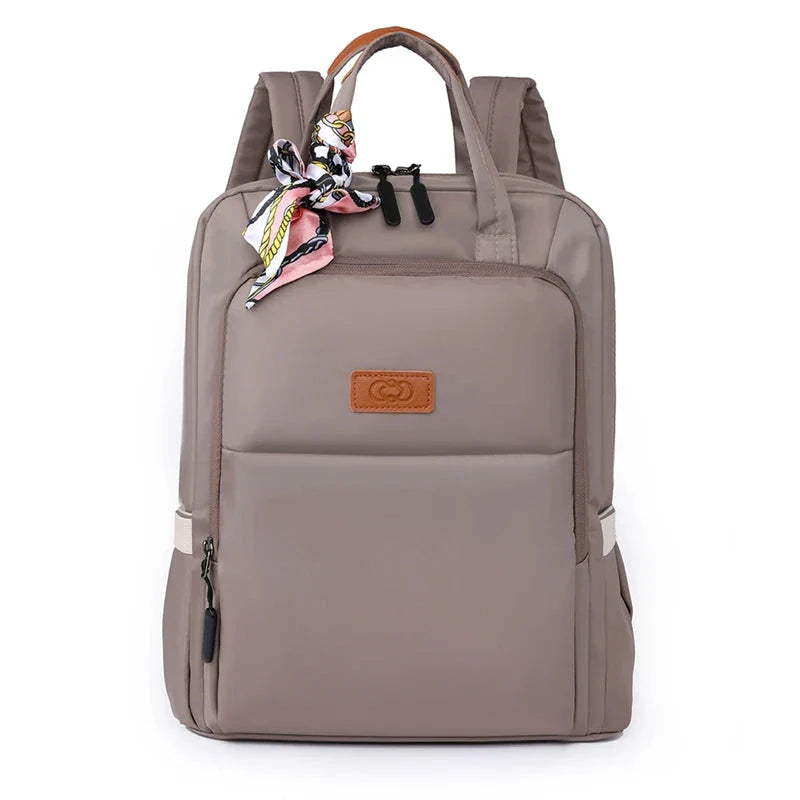 Sac à dos marron avec design fonctionnel et chic