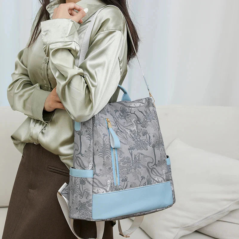 Vue de côté du sac à dos antivol élégant pour femme