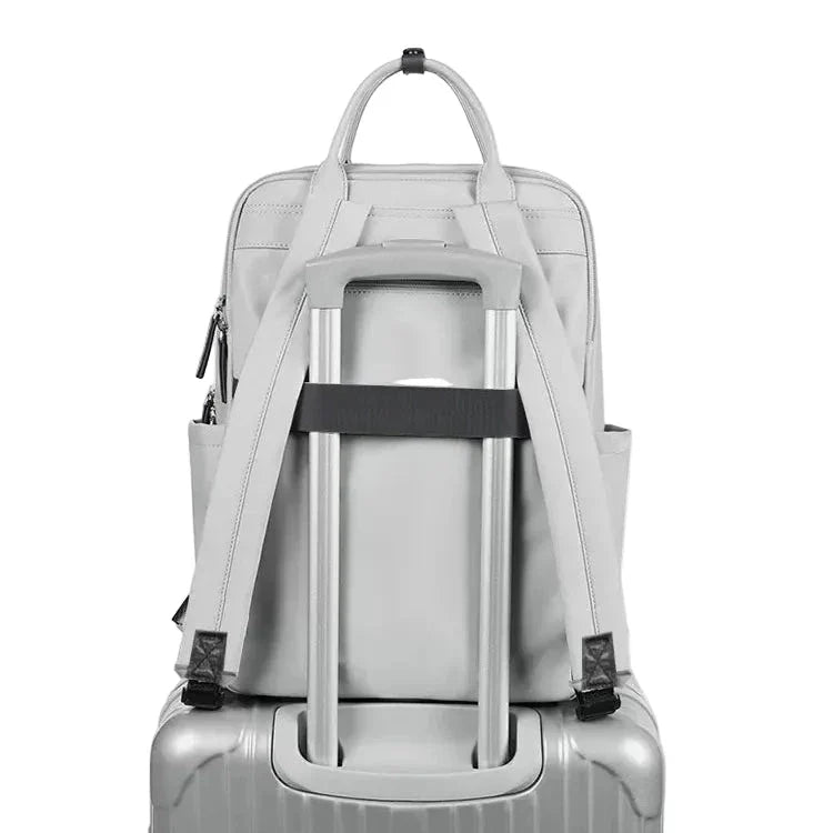 Intérieur du sac à dos montrant les compartiments pour ordinateur et accessoires