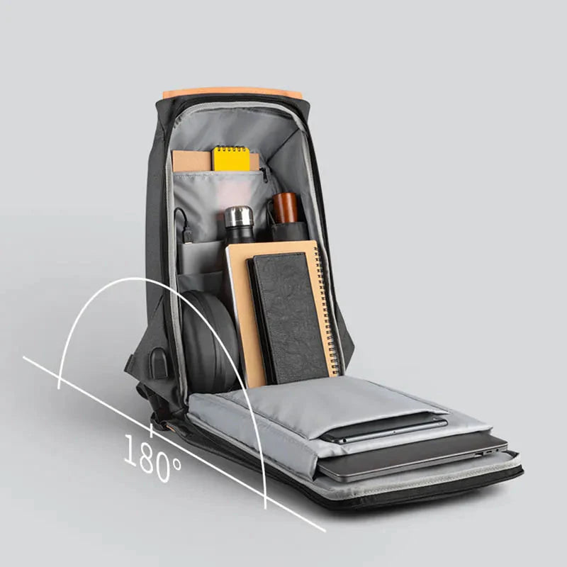Vue latérale du sac à dos, mettant en avant le port USB