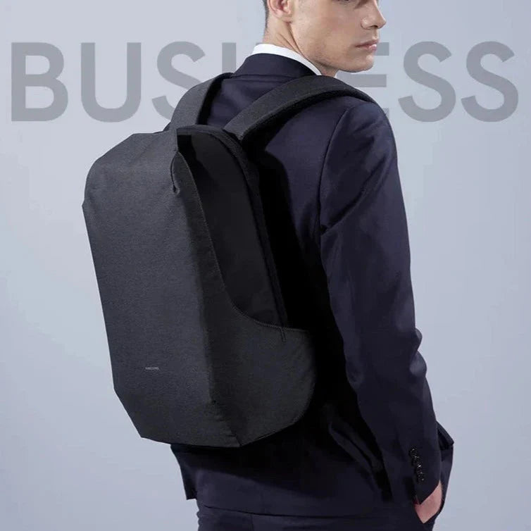 Détail de la serrure à code sur le sac à dos antivol