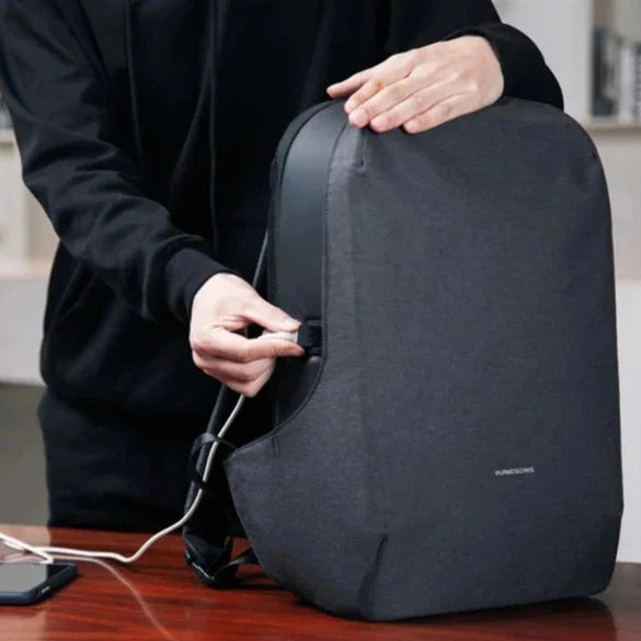 Gros plan sur les bretelles rembourrées du sac à dos