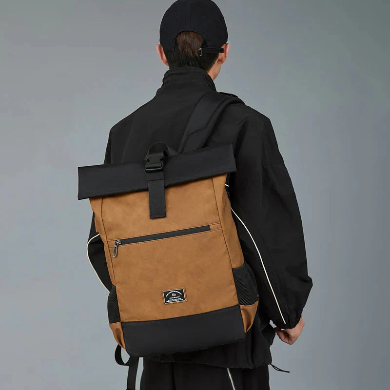 Sac à dos roll top noir avec fermeture extensible