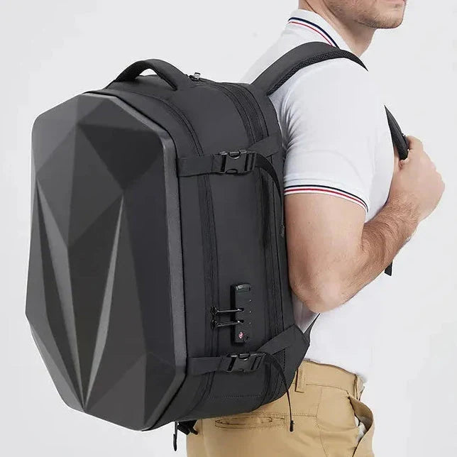 Sac à dos rigide avec serrure à code intégré