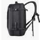 Sac à dos posé sur une valise grâce à la sangle arrière