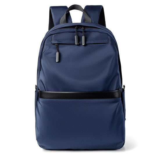 Sac à dos bleu marine, parfait pour un style contemporain