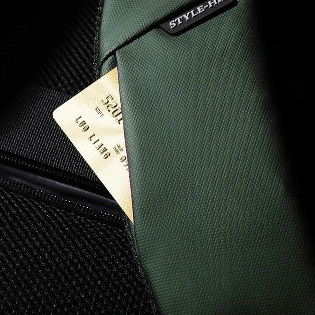 Vue latérale du sac à dos, montrant son extensibilité