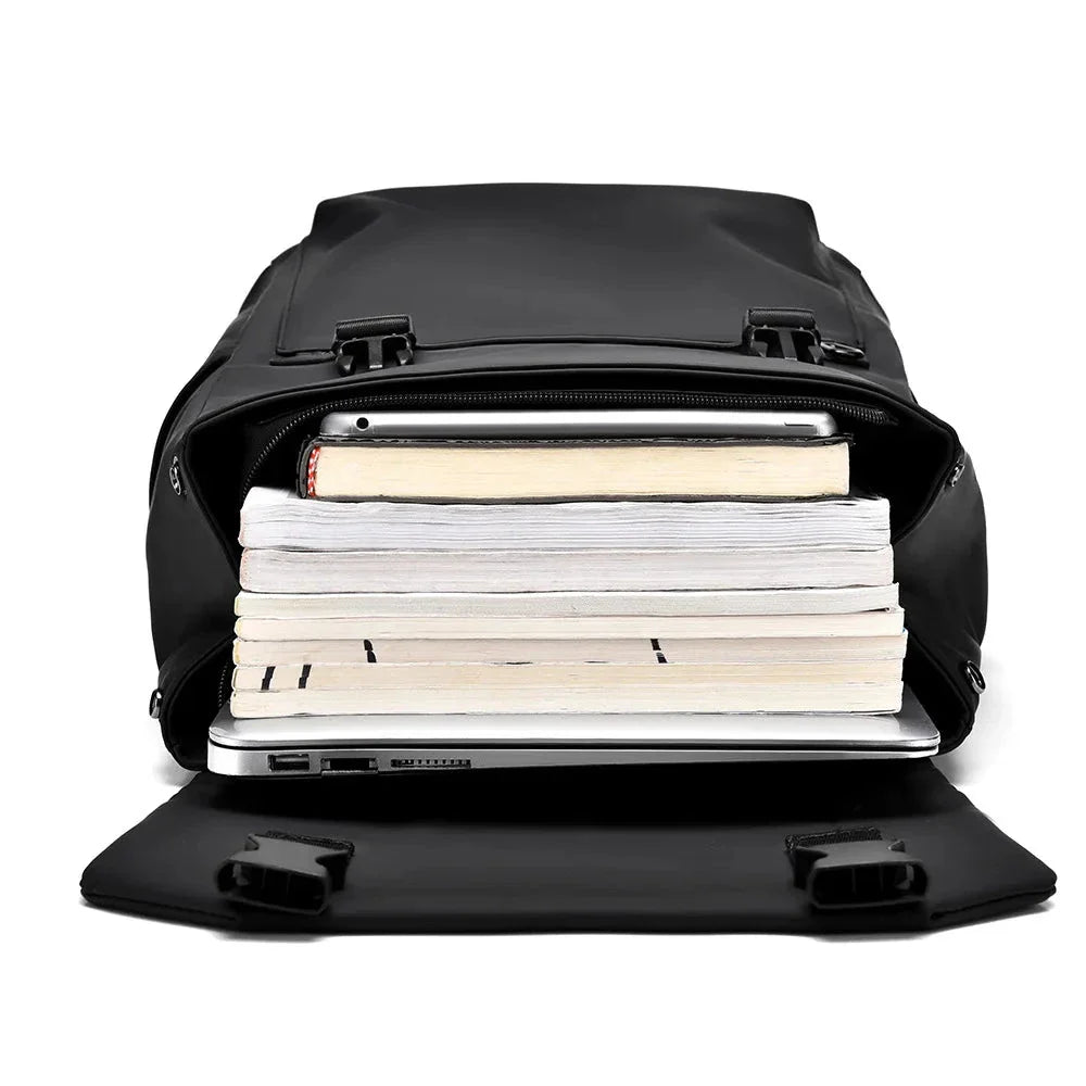 Compartiment pour ordinateur portable visible, intérieur spacieux