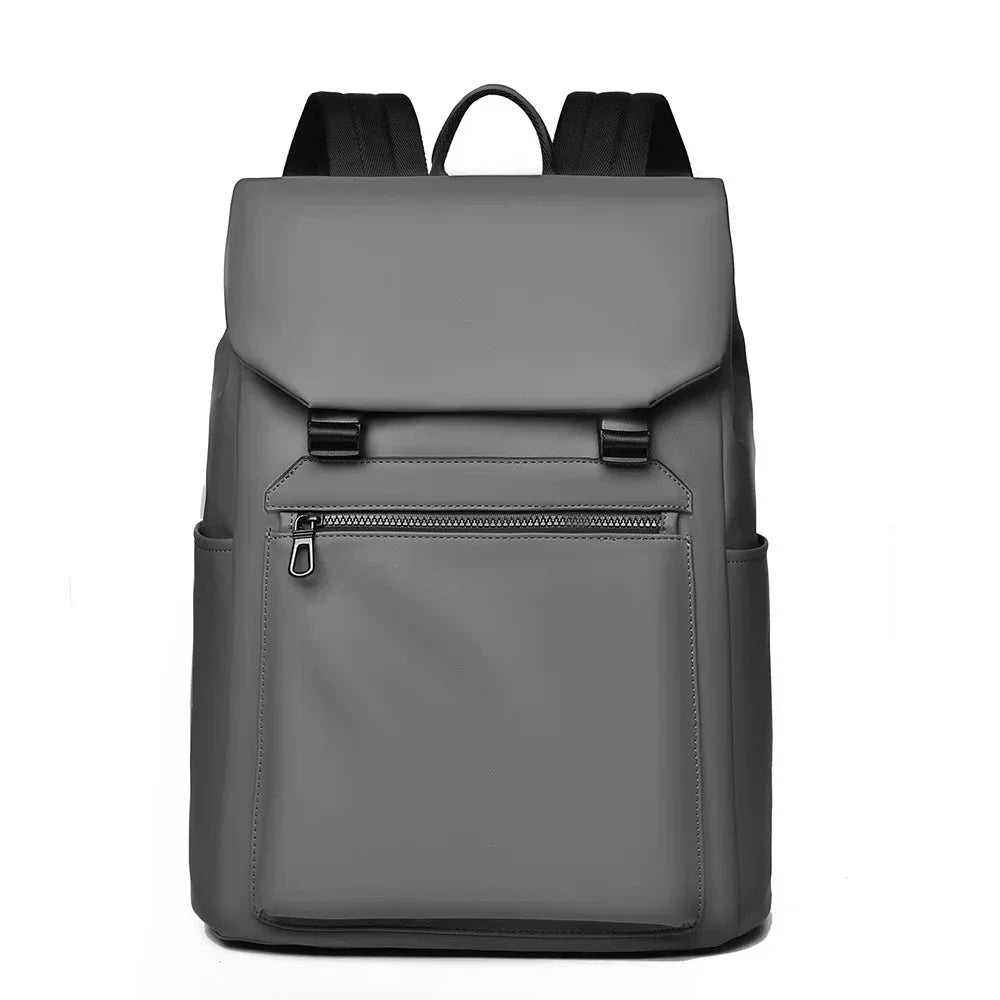 Sac à dos gris, look professionnel et tendance