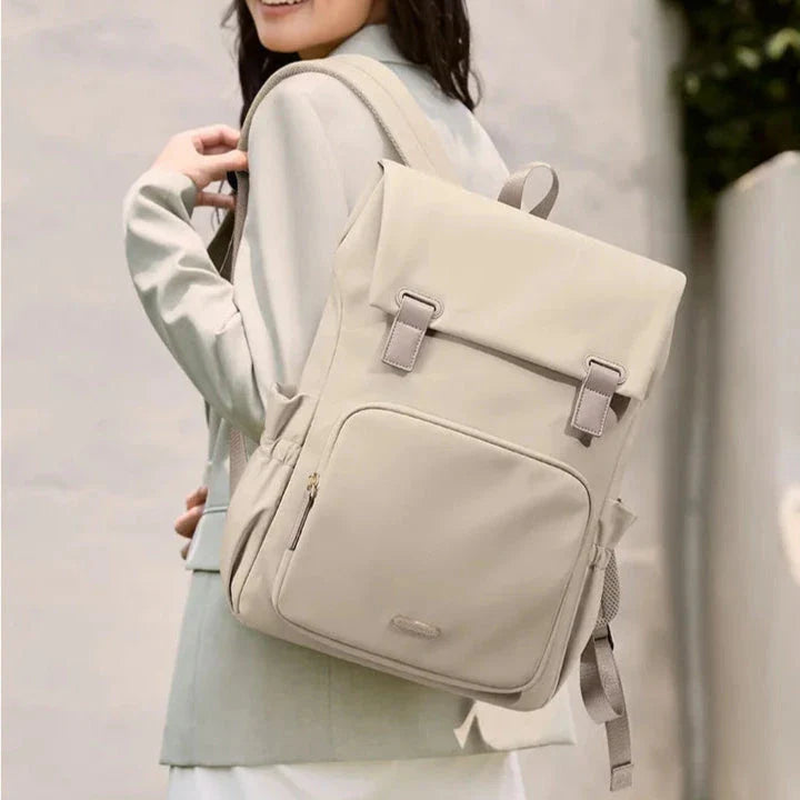 Vue de côté du sac à dos imperméable pour femme