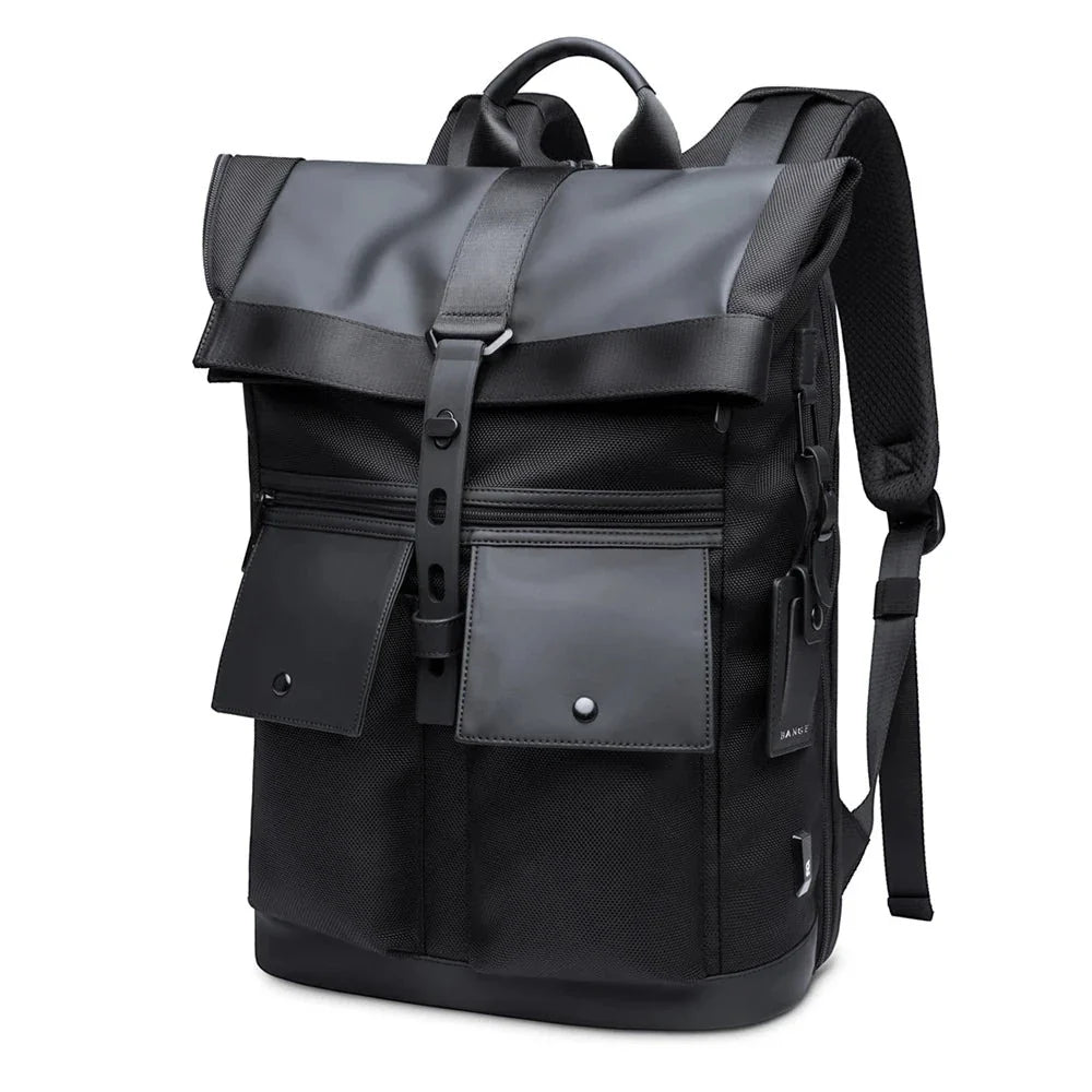 Étiquette bagage attachée au sac à dos imperméable