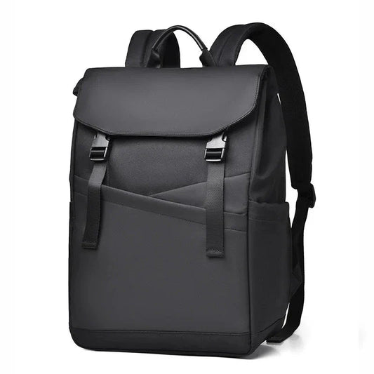 Version noire du sac à dos, élégante et fonctionnelle