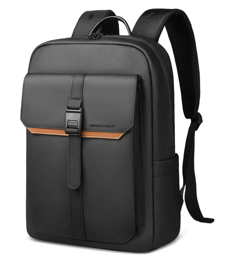 Vue intérieure du sac à dos montrant les multiples poches