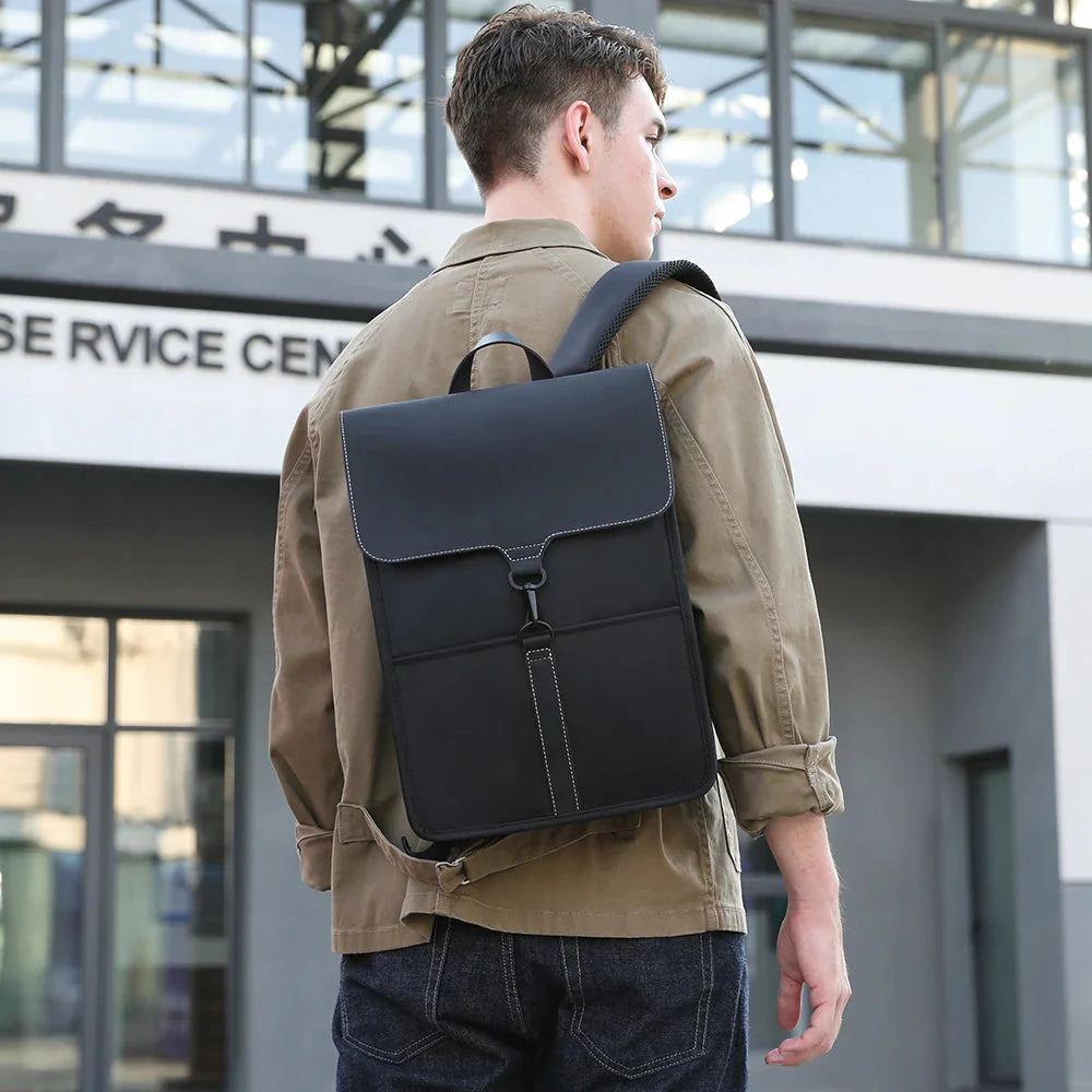 Vue de côté du sac à dos minimaliste imperméable