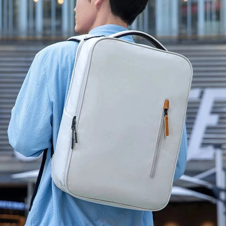Sac à dos minimaliste noir avec poches multiples