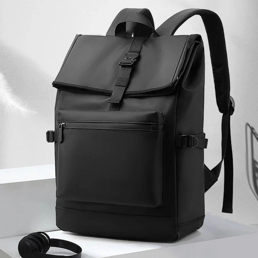 Intérieur spacieux du sac à dos avec poches organisées