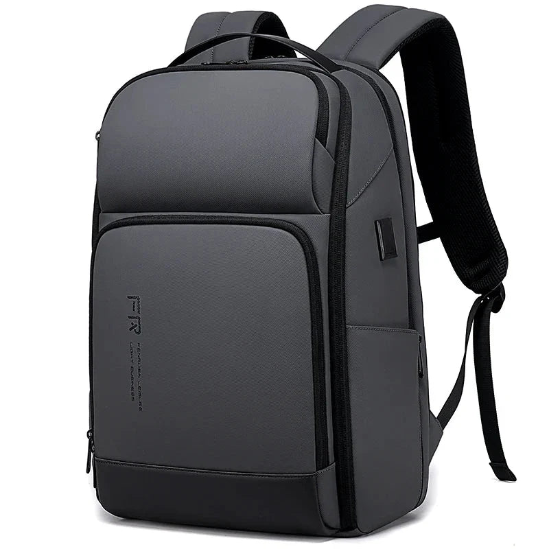 Sac à dos gris avec design ergonomique et dos respirant