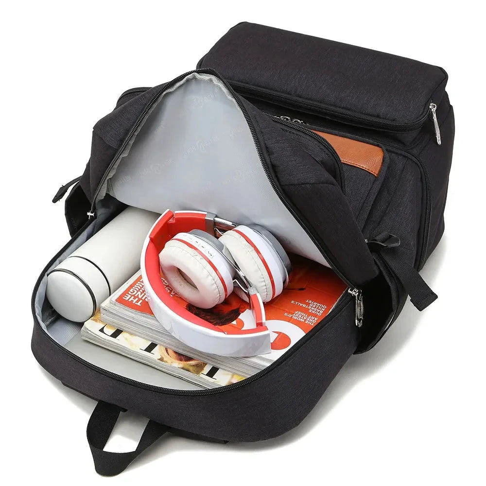 Compartiment principal ouvert avec espace pour ordinateur portable
