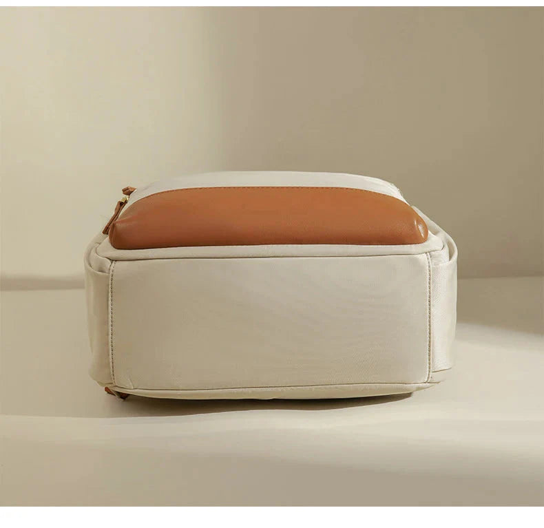 Vue arrière du sac à dos, tissu imperméable