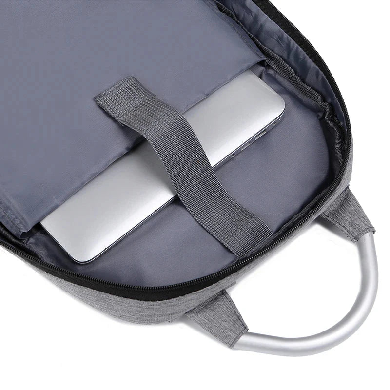 Détail de la serrure TSA à code sur le sac à dos