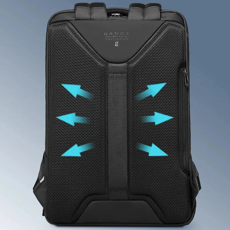 Sac à dos imperméable posé sur une valise à roulettes