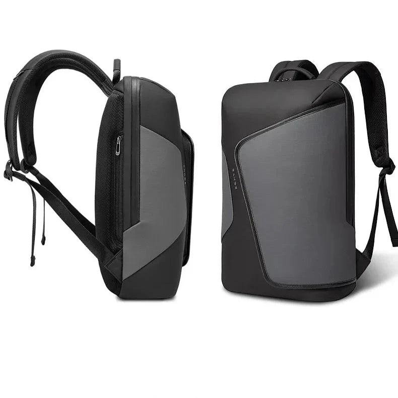 Intérieur du sac montrant les multiples poches de rangement