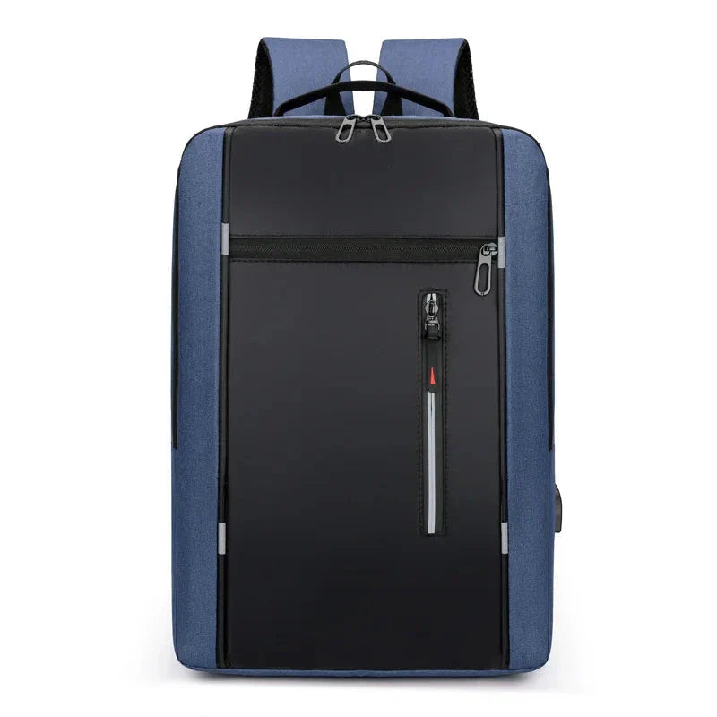 Sac à dos posé sur une table, montrant sa compacité