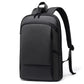 Détails des poches extérieures du sac à dos pour accessoires