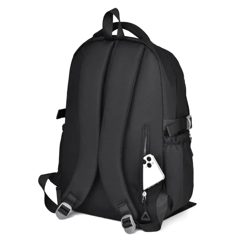 Vue de côté d'un sac à dos scolaire imperméable